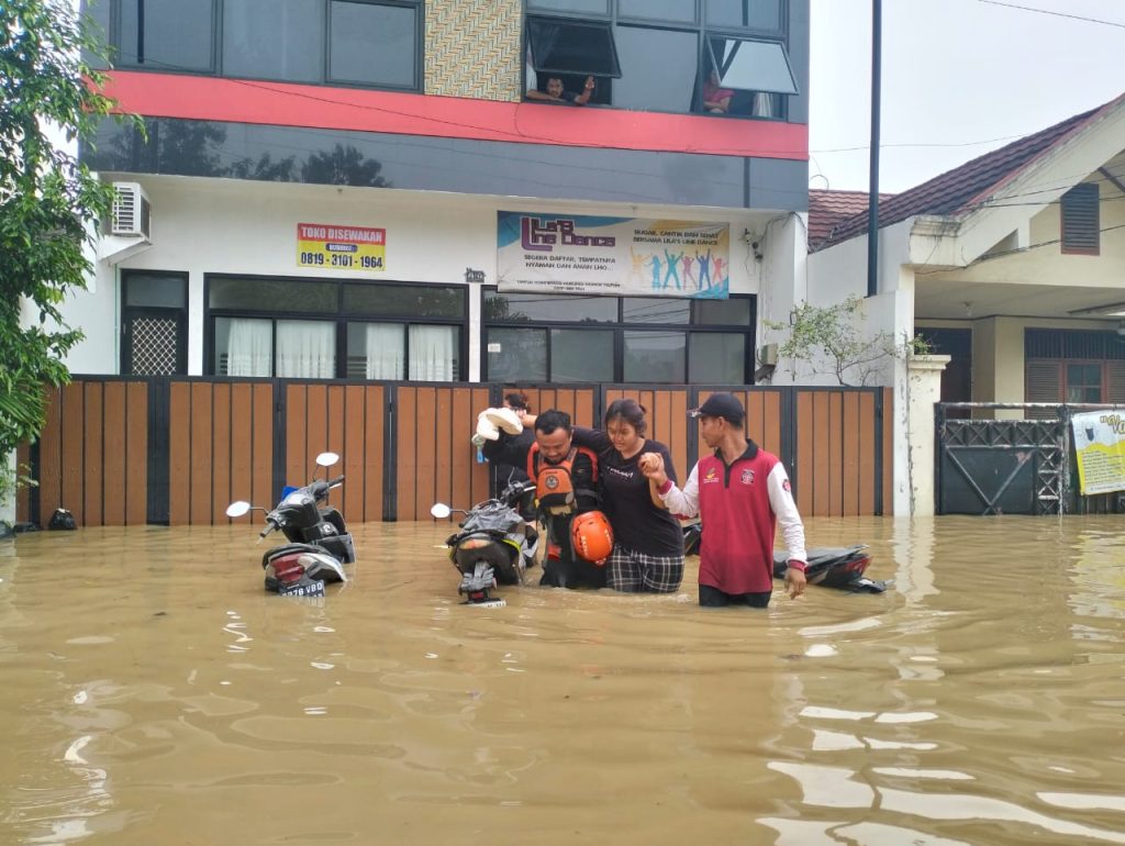 Banjir Jakarta, Bogor, dan Bekasi: Kemensos Kirim Bantuan 2M