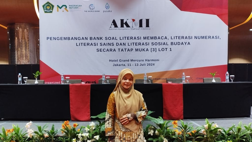 Perjalanan Nora Sirait: Dari Anak Petani Menjadi Penulis Soal AKMI Nasional