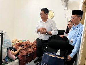 Wakil Bupati Sleman Serahkan Bantuan Kursi Roda dan Sembako kepada Warga Lempongsari