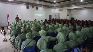 Dandim Batang Berikan Penghargaan Jam Komandan kepada Prajurit dan Persit