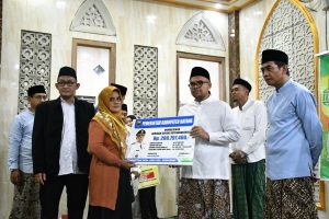 BPJS Ketenagakerjaan Batang Serahkan Santunan JKM di Kegiatan Tarawih Ukhuwah