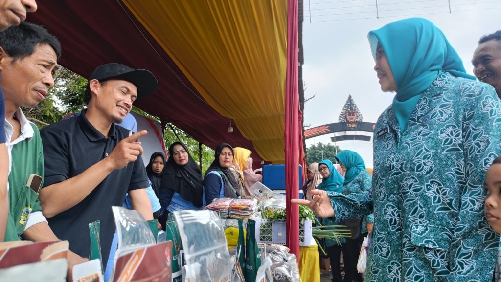 Geliat Petani Milenial di Batang: Ketua PKK Apresiasi Peran KWT