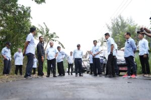 Bupati dan Wakil Bupati Sleman Tinjau Langsung Perbaikan Jalan di Beberapa Wilayah