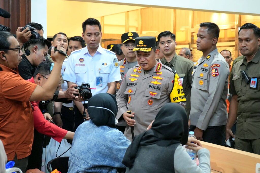 Kapolri Tinjau Persiapan Arus Mudik Lebaran 2025 di Stasiun Tugu Yogyakarta