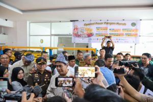 Mentan dan Wamentan Gelar Operasi Pasar di Palembang
