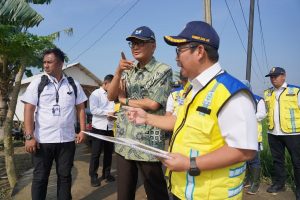 Menteri Pekerjaan Umum Tinjau Sawah Terendam Banjir di Karawang, Serukan Penanganan Banjir yang Komprehensif