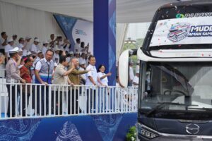 Menhub Dudy Lepas Keberangkatan Mudik Gratis BUMN 2025