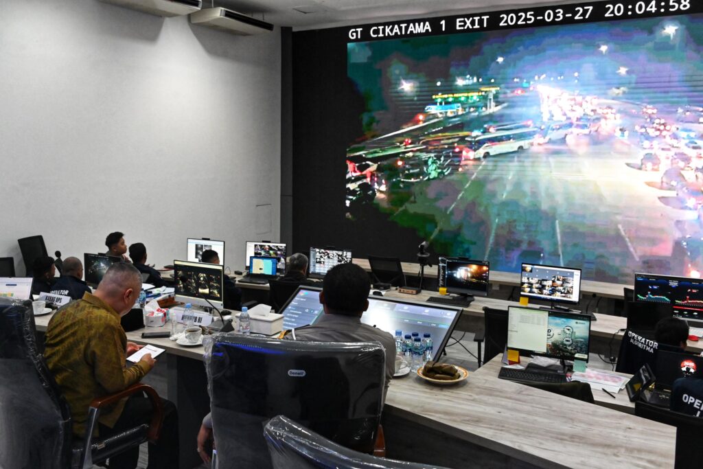 Menhub Pastikan Kelancaran Arus Mudik di Tol Cikampek dan Pelabuhan Ciwandan Jelang Puncak Arus Mudik Lebaran 2025