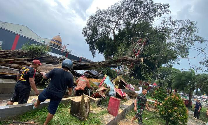 Kemensos Siapkan Santunan untuk Korban Pohon Tumbang Saat Salat Idul Fitri di Pemalang