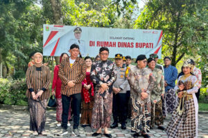 Wamensos Hadiri Grebeg Ketupat di Magelang