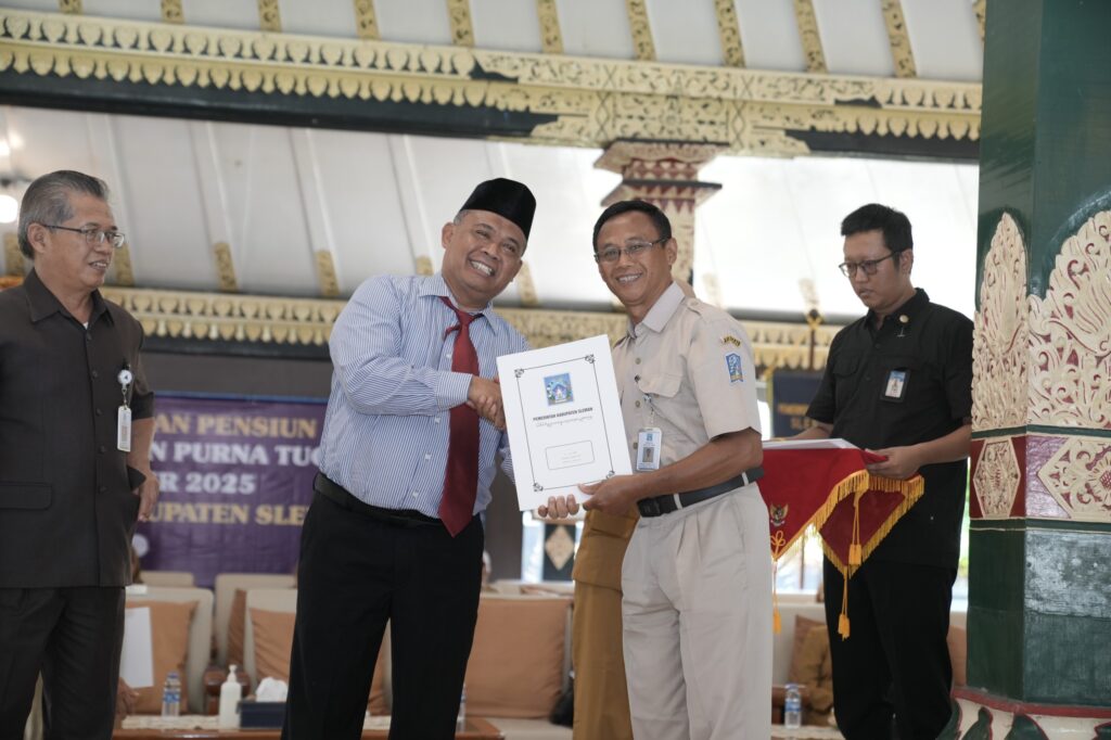 Sleman Serahkan SK Pensiun untuk 232 Calon Purna Tugas PNS