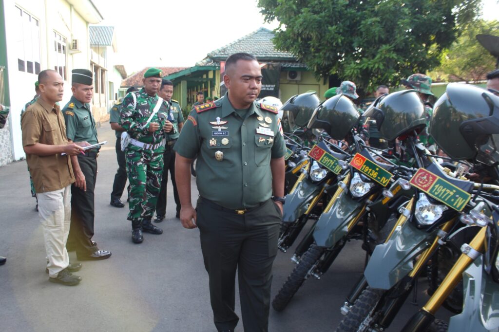 Dandim 0736/Batang Lakukan Cek Rutin Kendaraan Dinas