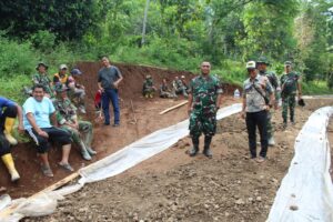 Dandim Batang Tinjau Progres Sasaran Fisik Pengecoran Jalan