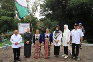 PEMKAB SLEMAN RESMIKAN HASIL PADAT KARYA TAHAP I DI CANGKRINGAN