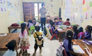 Menyemai Harapan di Perbatasan: Ketulusan Ipda Densy dan Suami Membuka Jalan Anak-anak Belu