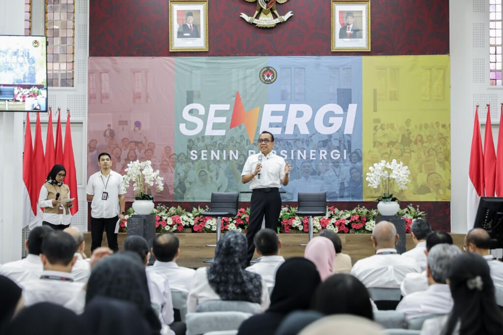 Menko PMK Ajak Masyarakat Bangkit di Era Digital