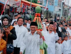 Gunungan Hasil Bumi Warnai Tradisi Jolen di Kaki Gunung Semeru