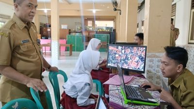 SPMB SMP Dibuka, Pendaftar Rela Datang Sejak Subuh