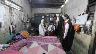 Seskab, Mensos, dan MenPU Tinjau Rumah Galih, Calon Siswa Sekolah Rakyat