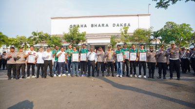 Kapolrestabes Surabaya Apresiasi Atlet Voli Berprestasi di Porprov Jatim 2025