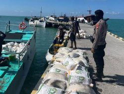 Kapal Bantuan Kandas di Raas, Distribusi Beras ke Pulau Terpencil Tetap Lancar