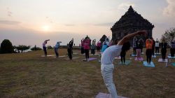 Bangkitkan Spiritualitas dan Kebahagiaan dengan Yoga di Keindahan Alam Candi Ijo