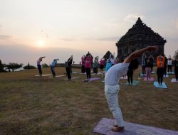 Bangkitkan Spiritualitas dan Kebahagiaan dengan Yoga di Keindahan Alam Candi Ijo