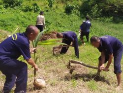 Warga Binaan Lapas Nirbaya Batang Tanam Bibit Kelapa, Dorong Kemandirian dan Ketahanan Pangan