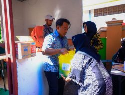 Pasar Sembako Murah Gresik Tekan Harga Pangan, Warga Antusias Antre Sejak Pagi