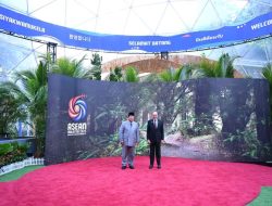 Presiden Prabowo Disambut Hangat PM Anwar Ibrahim di KTT ke-47 ASEAN