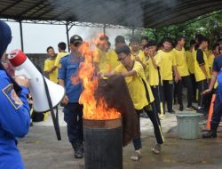 Ratusan Pelajar MTs Muhammadiyah Batang Belajar Memadamkan Api