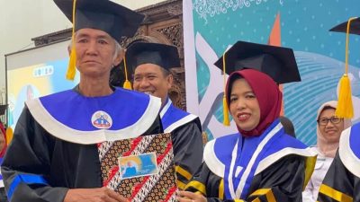 Wisuda 90 Lansia Pontianak: Program Sekolah Lansia Cetak Generasi Tangguh dan Berdaya