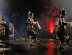 Terasvara Batang Suguhkan Tari Tradisional di Tengah Gerimis, Semangat Seniman Tuai Apresiasi