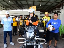 Wagub Gorontalo Idah Syahidah Serahkan Motor Viar Roda Tiga untuk Pengelola Sampah di Boalemo