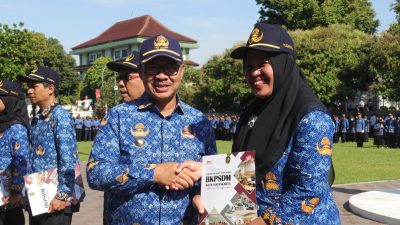 Wali Kota Yogyakarta Serahkan 1.200 SK PPPK Paruh Waktu, Tekankan Profesionalisme dan Etos Kerja