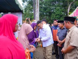 Wamen ATR/BPN Ossy Dermawan Serahkan Bantuan dan Temui Warga Terdampak Banjir-Longsor di Tapanuli Selatan