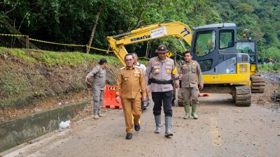 Jalan Lembah Anai Kembali Dibuka untuk Motor: Akses Vital Sumbar–Riau Pulih Dua Pekan Pasca Banjir