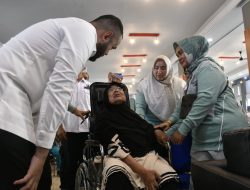 Peringati Hari Disabilitas Internasional, Pemko Padang Salurkan Puluhan Kursi Roda untuk Warga Disabilitas