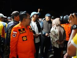 Bupati Tanah Datar Tinjau Pengungsi X Koto, Salurkan Bantuan dan Perintahkan Pendirian Dapur Umum