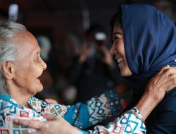 Pelukan yang Menguatkan di Pengungsian Aceh Tamiang, Kisah Nenek Siti Bertahan di Tengah Banjir