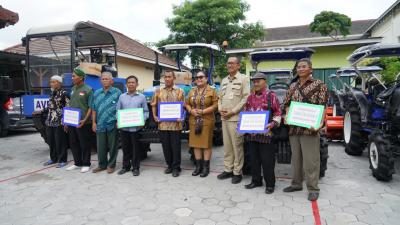 Wujudkan Visi Tani Makmur, Pemkab Gunungkidul Salurkan Bantuan Alsintan Rp12 Miliar untuk Petani