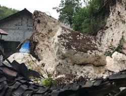 Longsor Tebing Batu Kapur di Giripanggung Rusak Rumah Warga