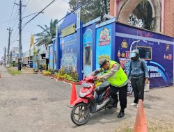 Pemudik Kelelahan Alami Insiden di Depan Pospam IBC Wiradesa, Petugas Gerak Cepat Lakukan Penanganan