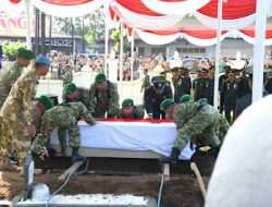 Haru di TMP Giripeni, Danlanal Yogyakarta Hadiri Prosesi Pemakaman Prajurit Gugur di Lebanon Suasana duka m