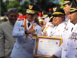 Jombang Tembus 4 Besar Nasional EPPD 2025, Bupati Warsubi Raih Penghargaan Kemendagri