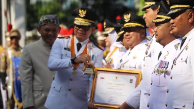 Jombang Tembus 4 Besar Nasional EPPD 2025, Bupati Warsubi Raih Penghargaan Kemendagri
