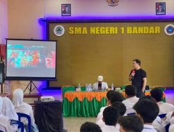 Ilustrator Komik Internasional Asal Batang Berbagi Inspirasi ke Pelajar, Dari Hobi Jadi Karier Global